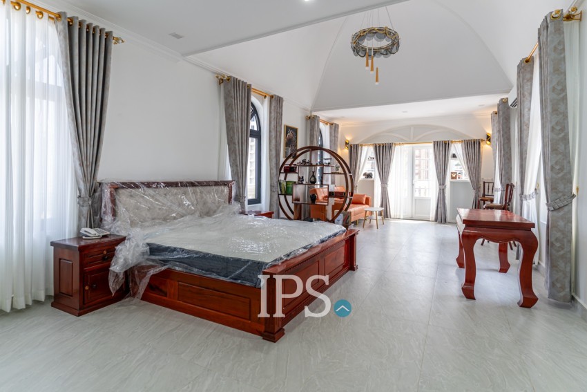 100 Sqm Studio Serviced Apartment For Rent - BKK1, Phnom Penh