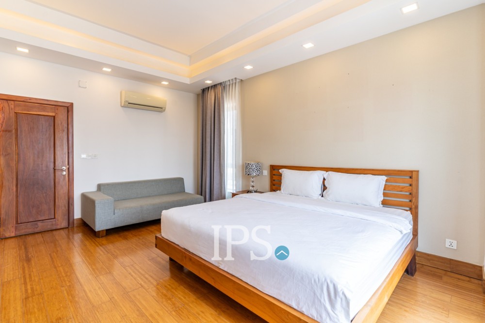 2 Bedroom Serviced Apartment For Rent - BKK 1, Phnom Penh - Image 9