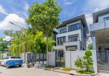 5 Bedroom Queen B Villa For Rent - Chip Mong 598, Khan Russey Keo, Phnom Penh thumbnail
