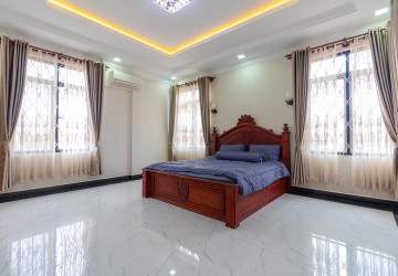 4 Bedroom Villa For Rent - Svay Dangkum, Siem Reap thumbnail