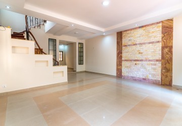 4 Bedroom Villa For Rent - Kouk Khleang, Phnom Penh thumbnail