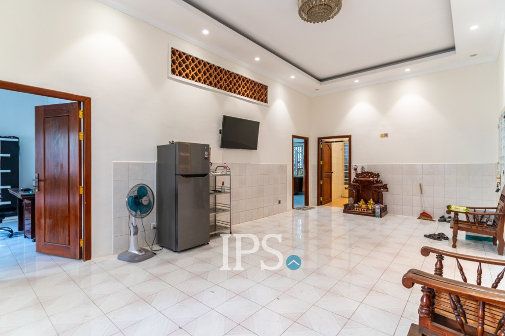 Renovated 2 Bedroom Apartment For Rent - BKK1, Phnom Penh - Image 4