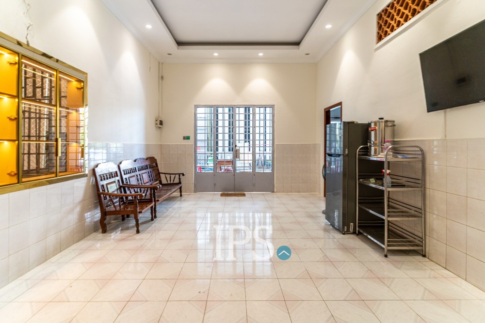 Renovated 2 Bedroom Apartment For Rent - BKK1, Phnom Penh - Image 2