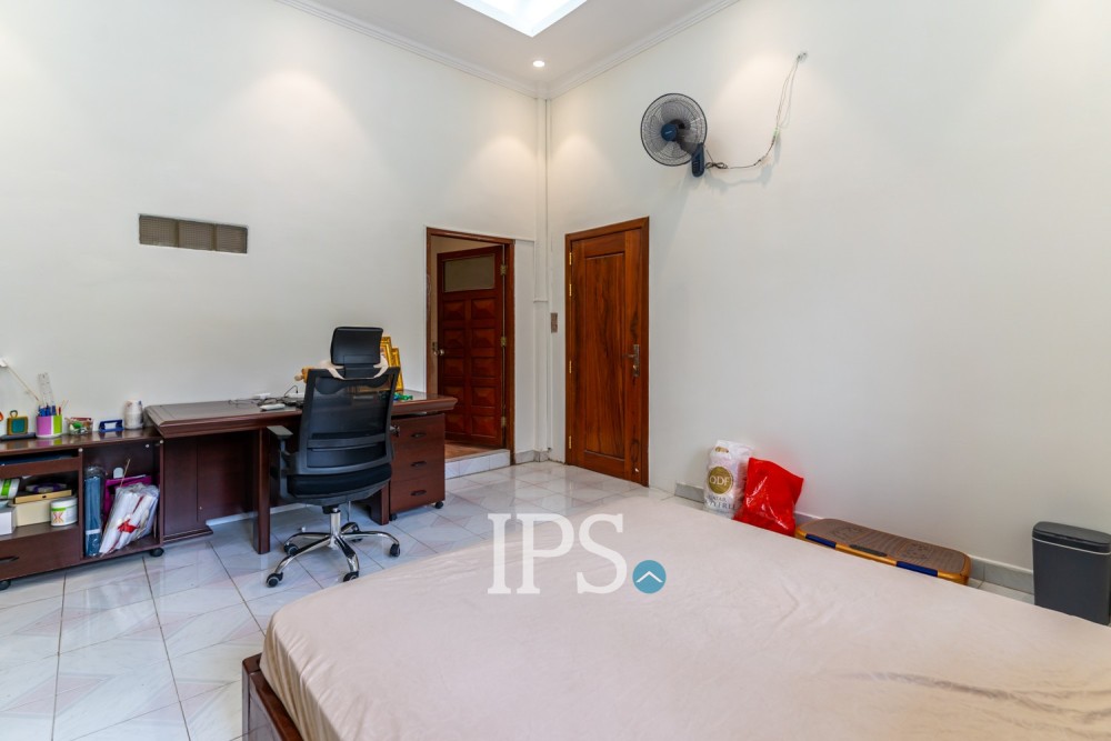 Renovated 2 Bedroom Apartment For Rent - BKK1, Phnom Penh - Image 13