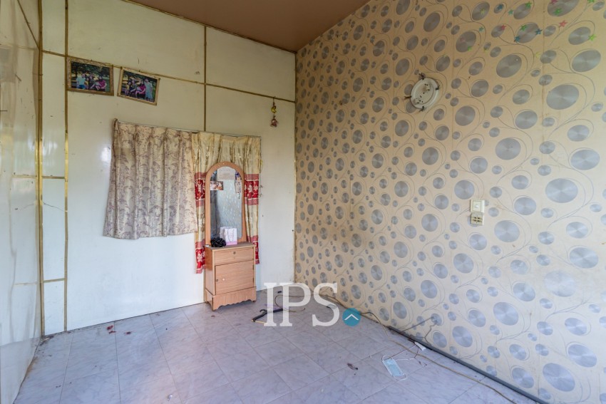 3 Floor Unrenovated Flat For Sale - Chakto Mukh, Phnom Penh