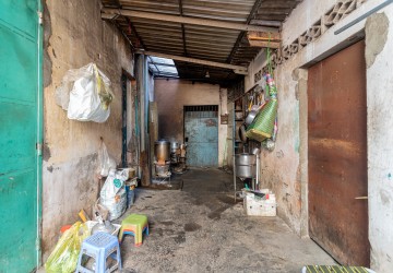 3 Floor Unrenovated Flat For Sale - Chakto Mukh, Phnom Penh thumbnail