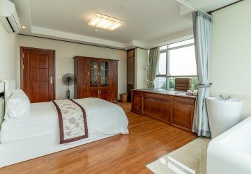 4 Bedroom Penthouse  For Rent - DeCastle Royal, BKK1, Phnom Penh thumbnail