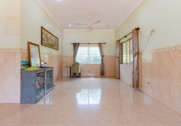 4 Bedroom House For Rent - Sala Kamreuk, Siem Reap thumbnail