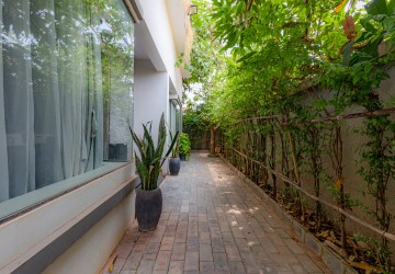 1 Bedroom Apartment For Rent - Svay Dangkum, Siem Reap thumbnail