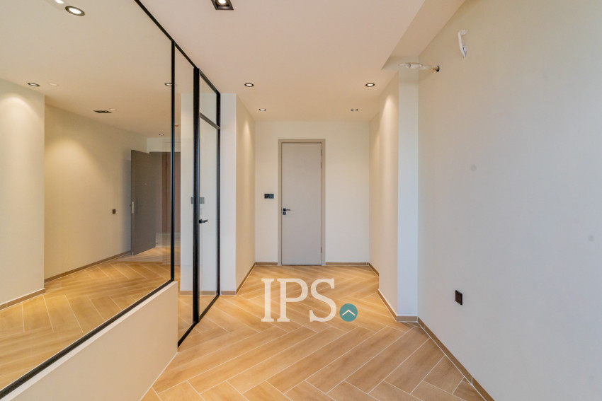 32nd Floor 1 Bedroom Condo Type B3 Resale - Time Square 306, BKK1, Phnom Penh