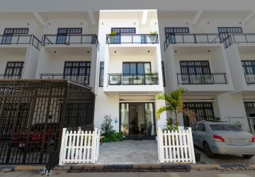 3 Bedroom Flat For Rent - Sala Kamreuk, Siem Reap thumbnail