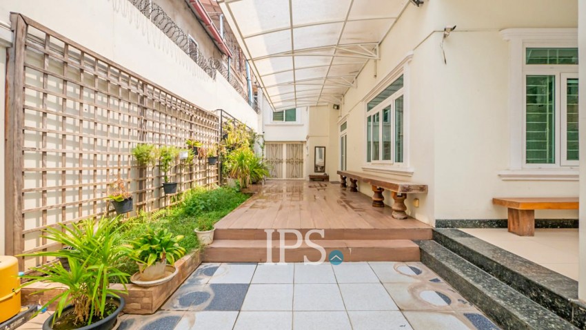 5 Bedroom Villa For Rent - Boeung Trabek, Phnom Penh