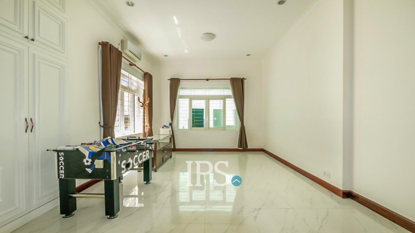 5 Bedroom Villa For Rent - Boeung Trabek, Phnom Penh