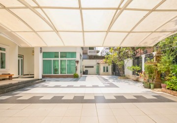 5 Bedroom Villa For Rent - Boeung Trabek, Phnom Penh thumbnail