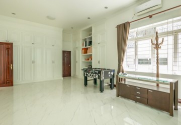 5 Bedroom Villa For Rent - Boeung Trabek, Phnom Penh thumbnail