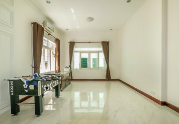 5 Bedroom Villa For Rent - Boeung Trabek, Phnom Penh thumbnail