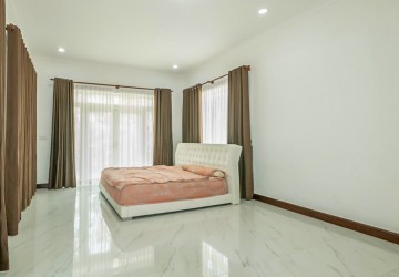 5 Bedroom Villa For Rent - Boeung Trabek, Phnom Penh thumbnail