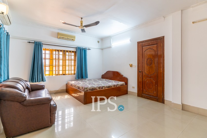 3 Bedroom Shophouse For Rent - Phsar Daeum Thkov, Phnom Penh