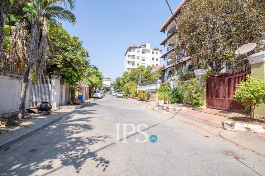 3 Bedroom Shophouse For Rent - Phsar Daeum Thkov, Phnom Penh