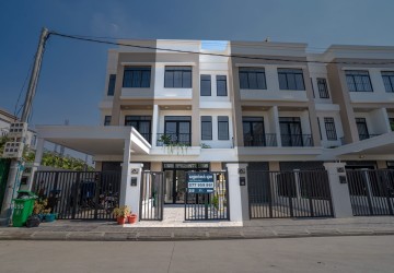 4 Bedroom Shophouse For Sale - Dangkao, Phnom Penh thumbnail