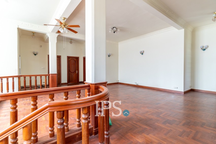 6 Bedroom Commercial Villa For Rent - BKK1, Phnom Penh