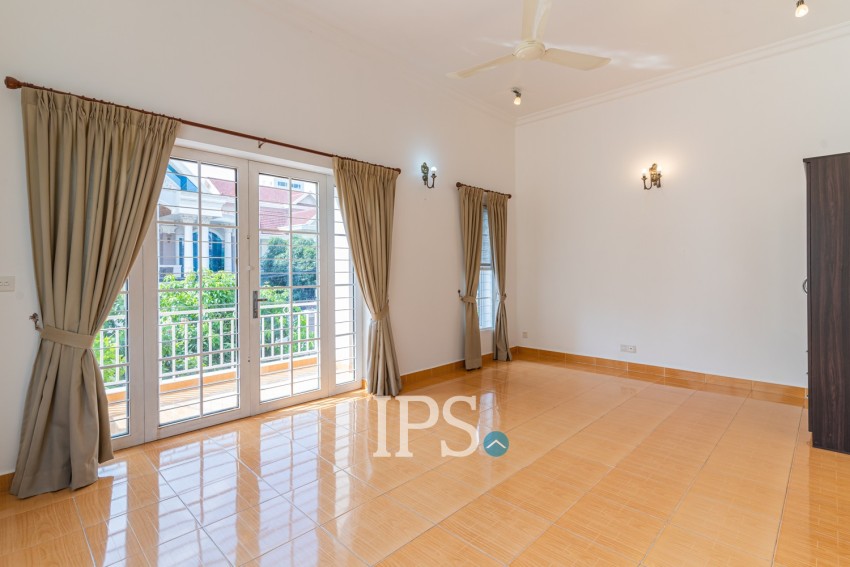 5 Bedroom Villa For Rent - Phsar Daeum Thkov, Phnom Penh