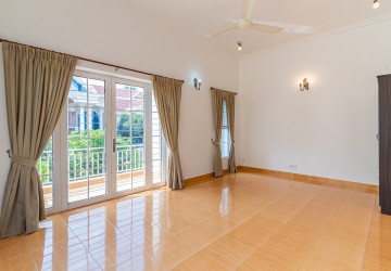 5 Bedroom Villa For Rent - Phsar Daeum Thkov, Phnom Penh thumbnail