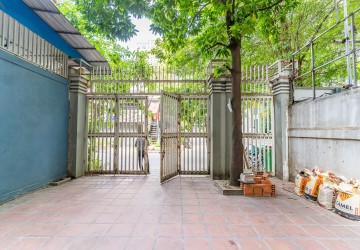 7 Bedroom Shophouse For Rent - Toul Tum Poung 1, Phnom Penh thumbnail