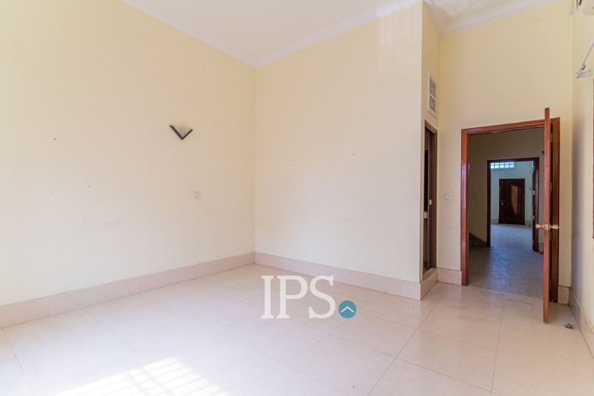 7 Bedroom Shophouse For Rent - Toul Tum Poung 1, Phnom Penh