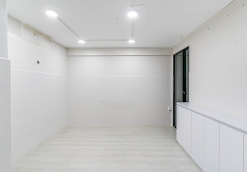 76 Sqm Retail Space For Rent - BKK1, Phnom Penh thumbnail