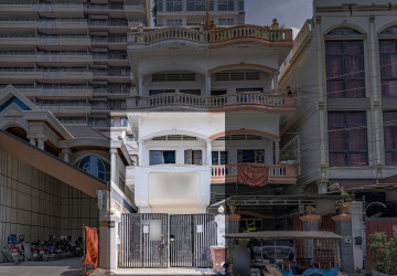 76 Sqm Retail Space For Rent - BKK1, Phnom Penh thumbnail