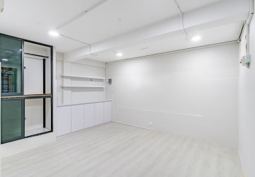 76 Sqm Retail Space For Rent - BKK1, Phnom Penh thumbnail