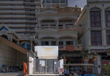 100 Sqm Retail Space For Rent - BKK1, Phnom Penh thumbnail