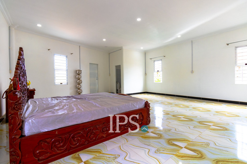 2 Bedroom Shophouse For Rent - Sangkat Siem Reap, Siem Reap