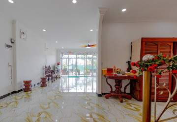 2 Bedroom Shophouse For Rent - Sangkat Siem Reap, Siem Reap thumbnail