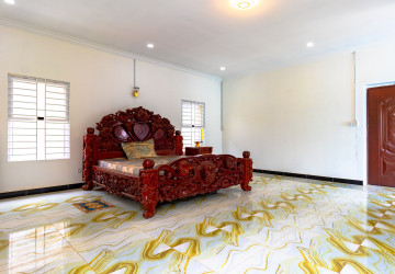 2 Bedroom Shophouse For Rent - Sangkat Siem Reap, Siem Reap thumbnail