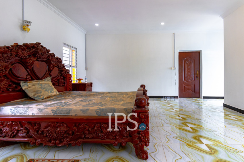 2 Bedroom Shophouse For Rent - Sangkat Siem Reap, Siem Reap