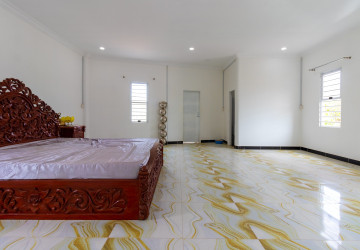 2 Bedroom Shophouse For Rent - Sangkat Siem Reap, Siem Reap thumbnail