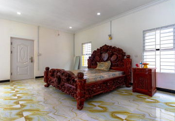 2 Bedroom Shophouse For Rent - Sangkat Siem Reap, Siem Reap thumbnail