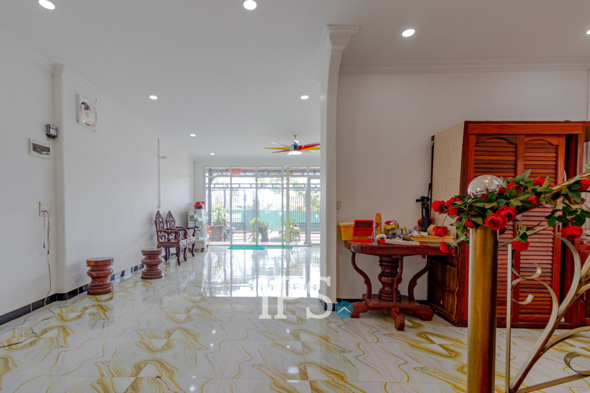 2 Bedroom Shophouse For Rent - Sangkat Siem Reap, Siem Reap