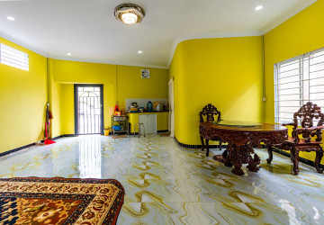 2 Bedroom Shophouse For Rent - Sangkat Siem Reap, Siem Reap thumbnail