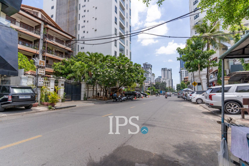 560 Sqm Land With Building For Sale - BKK1, Phnom Penh