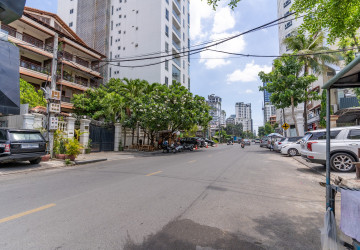 560 Sqm Land With Building For Sale - BKK1, Phnom Penh thumbnail