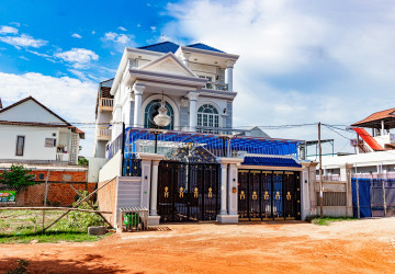 4 Bedroom Villa For Sale - Svay Dangkum, Siem Reap thumbnail