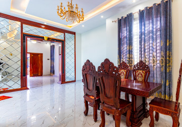 4 Bedroom Villa For Sale - Svay Dangkum, Siem Reap thumbnail