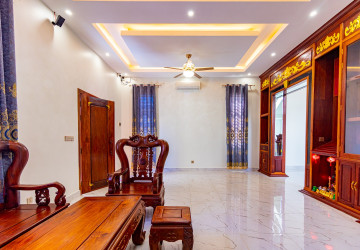 4 Bedroom Villa For Sale - Svay Dangkum, Siem Reap thumbnail