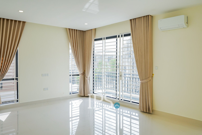 4 Bedroom Villa For Rent - Borey Peng Houth The Star Mera, Preaek Kampues, Phnom Penh.