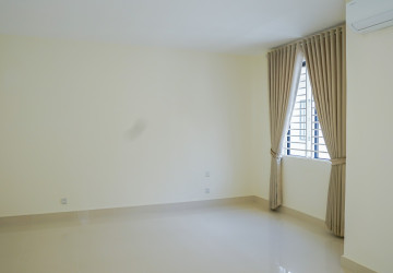 4 Bedroom Villa For Rent - Borey Peng Houth The Star Mera, Preaek Kampues, Phnom Penh. thumbnail