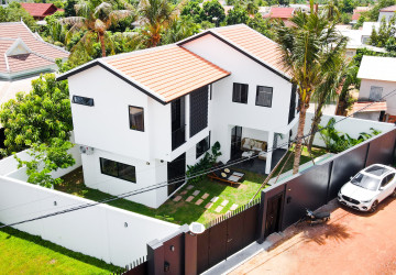 Brand New 3 Bedroom Villa For Sale - Svay Dangkum, Siem Reap thumbnail