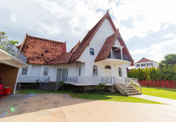 6 Bedroom Villa For Rent - Chreav, Siem Reap thumbnail